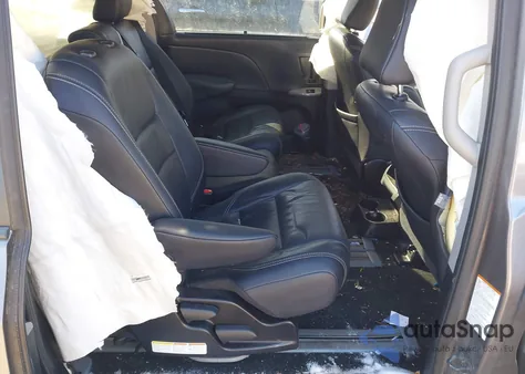 2015 Toyota Sienna Se 8 Passenger z USA, uszkodzony, nr VIN 5TDXK3DCXFS584895